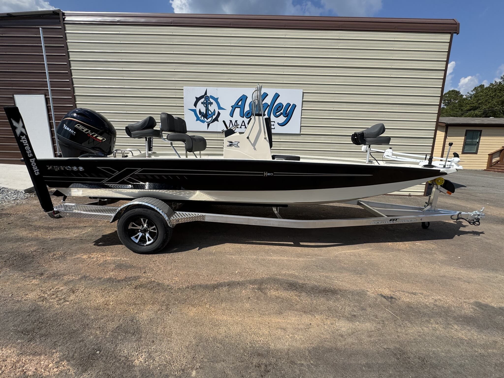2026 Xpress H20B Bay