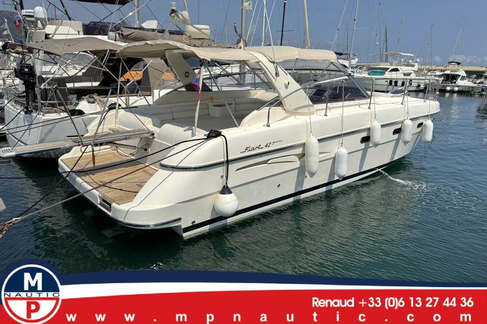 Fiart 42 genuis 2006 Fiart Mare 42 Genius yacht docked in marina, featuring sleek design and spacious deck.