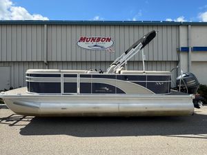 Bennington SX 21 SSRCX 2019 Bennington SX 21 SSRCX pontoon boat parked outside Munson Ski & Marine.