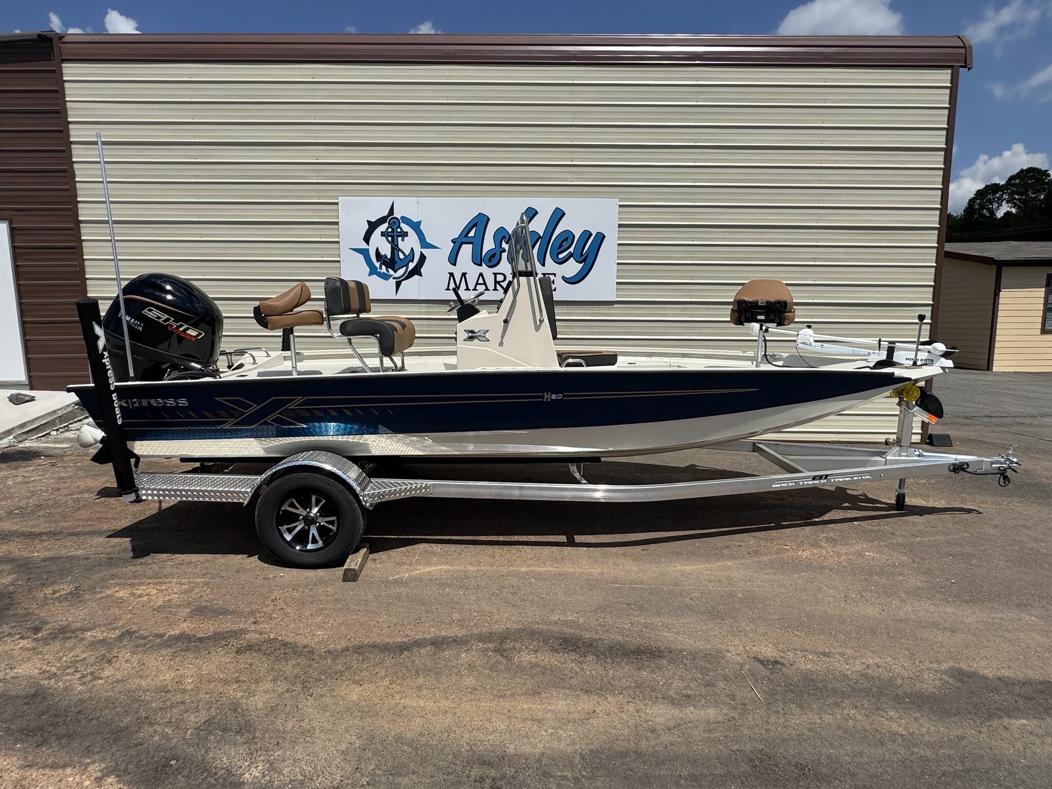 2026 Xpress H20B Bay