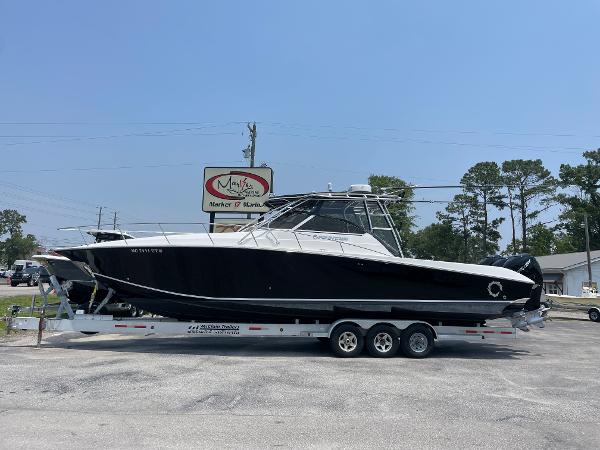 Fountain 38 Sportfish Cruiser OB 2007 Fountain 38 Sportfish Cruiser OB on a trailer in a parking lot.