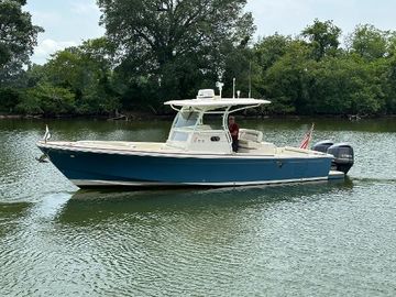 2017 Hunt Yachts 32 Center Console