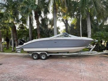 2023 Sea Ray SDX 270 Outboard