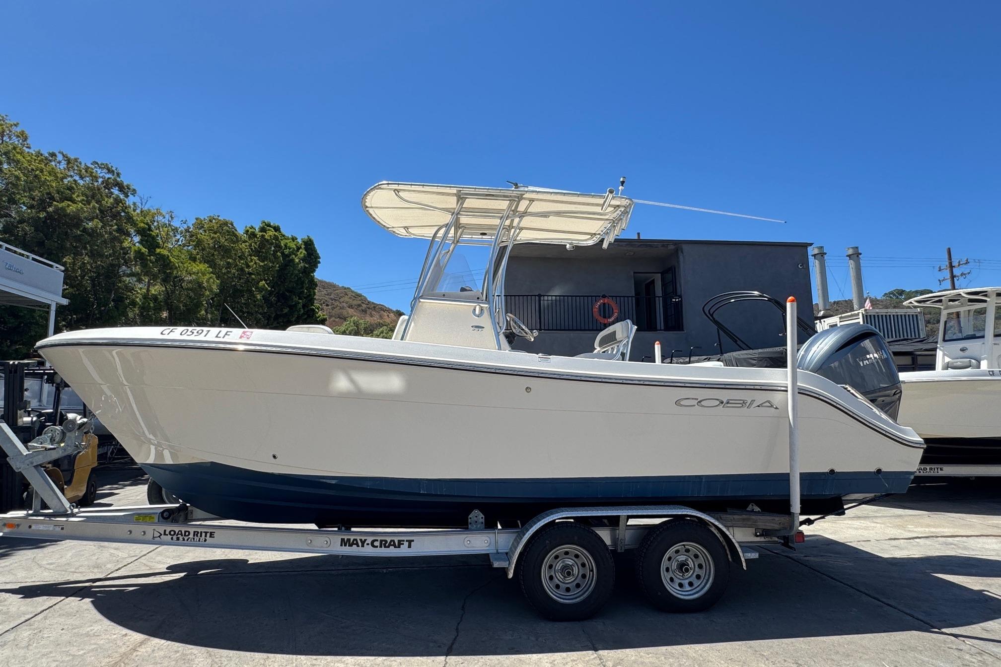 2022 Cobia 237 Center Console