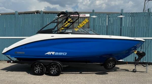 2025 Yamaha Boats AR250