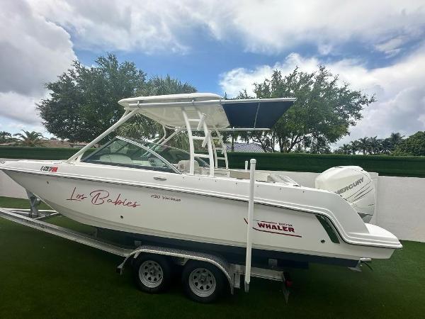 Boston Whaler 230 Vantage 2020 Boston Whaler 230 Vantage boat on trailer, parked on grass.