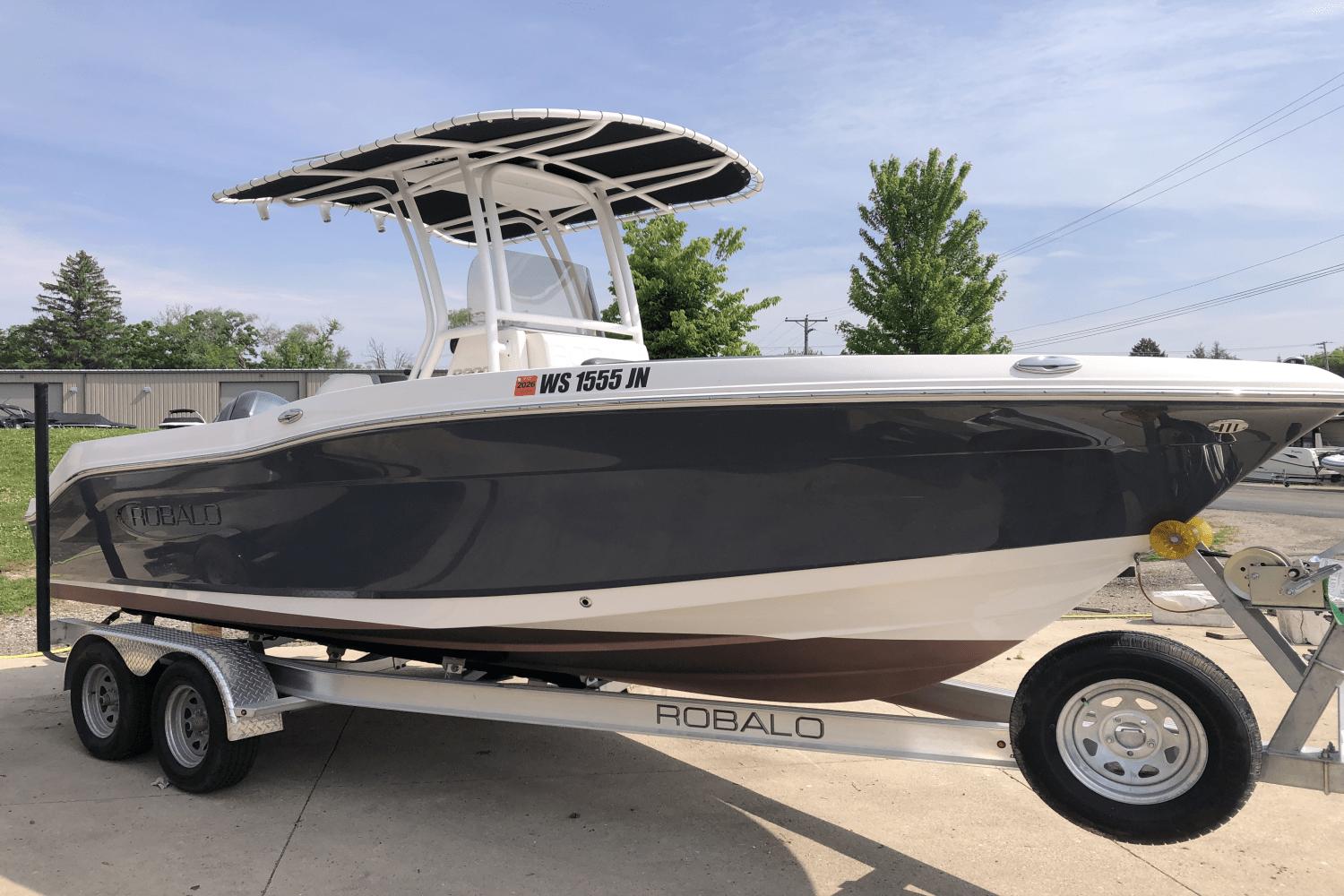 2023 Robalo R200