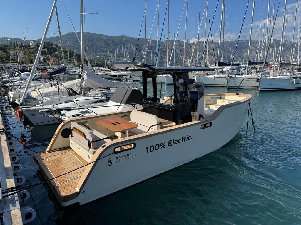 2021 X Shore Eelex 8000