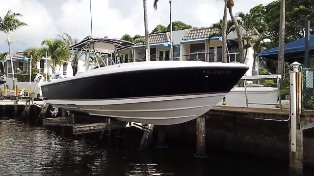 1998 Intrepid 322 Cuddy
