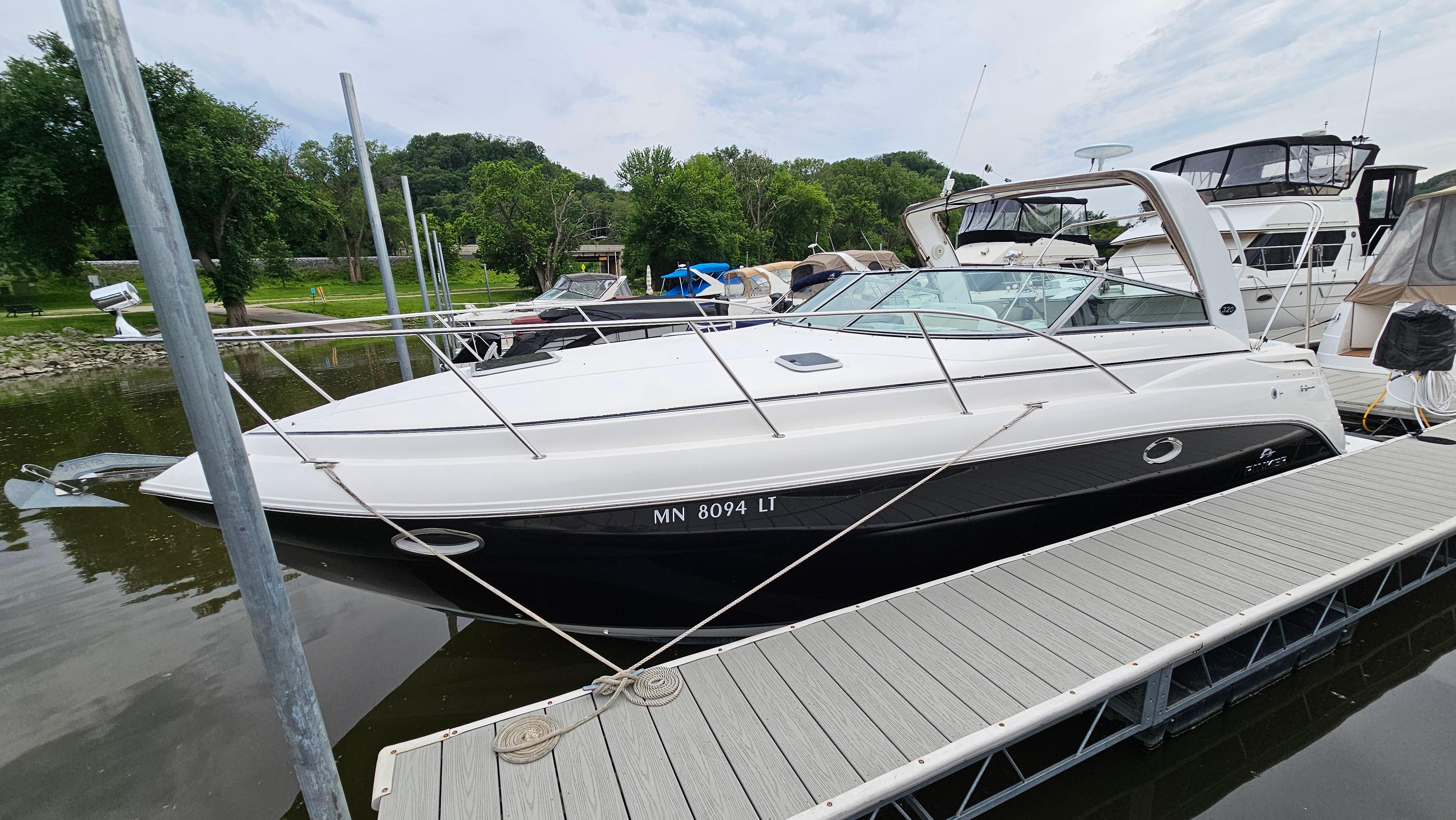 Rinker 320 Express Cruiser