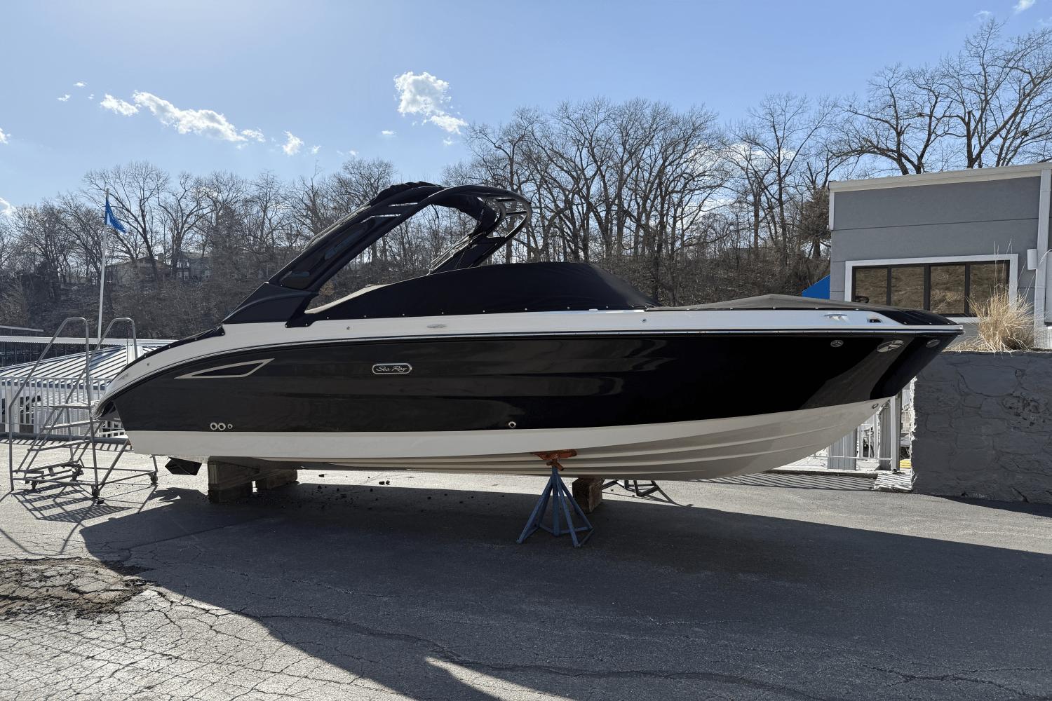2025 Sea Ray SDX 250