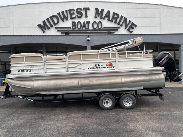 2016 Sun Tracker 22 DLX Party Barge