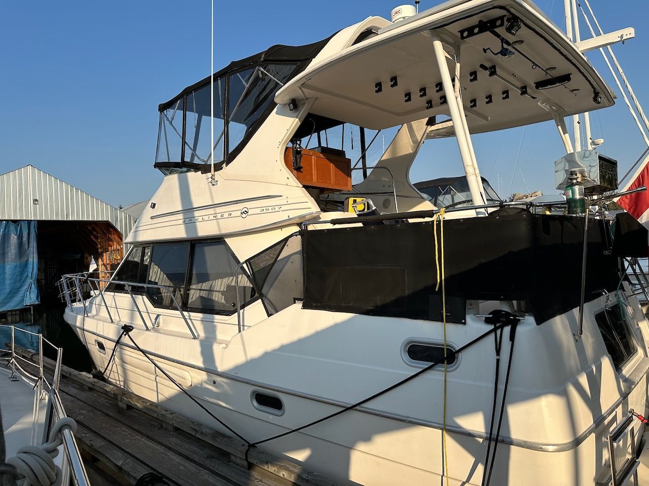 1995 Bayliner 3587