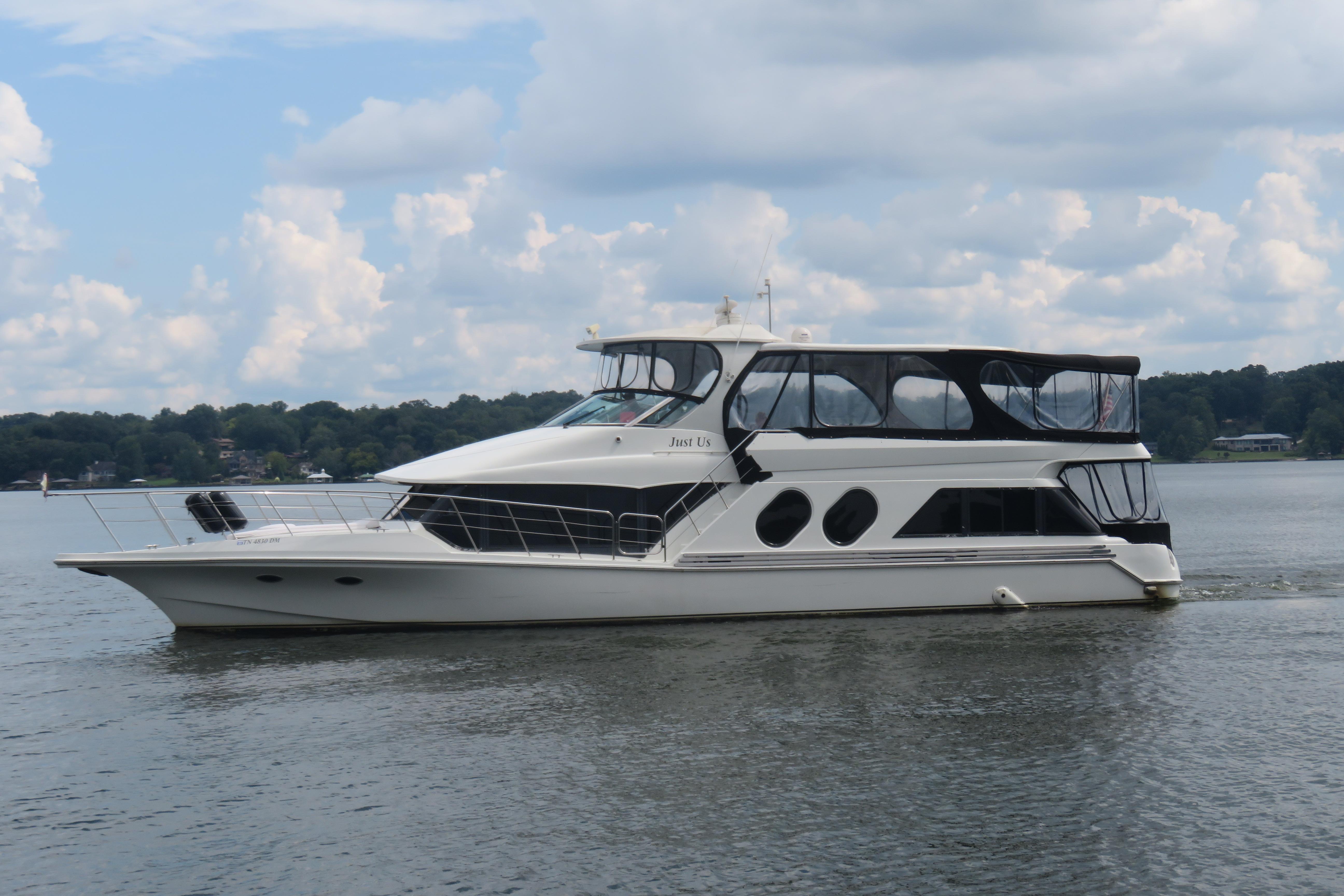 2000 Bluewater Yachts 5800