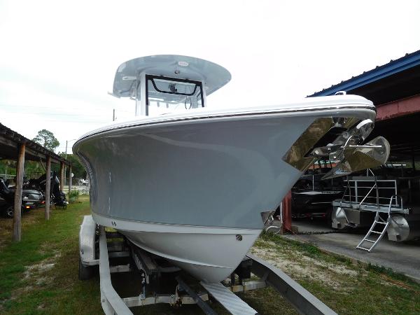 Sea Hunt Ultra 265 SE 2025 Sea Hunt Ultra 265 SE boat on trailer, front view.