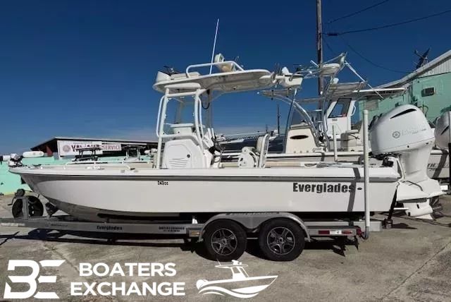 2018 Everglades 243 Center Console