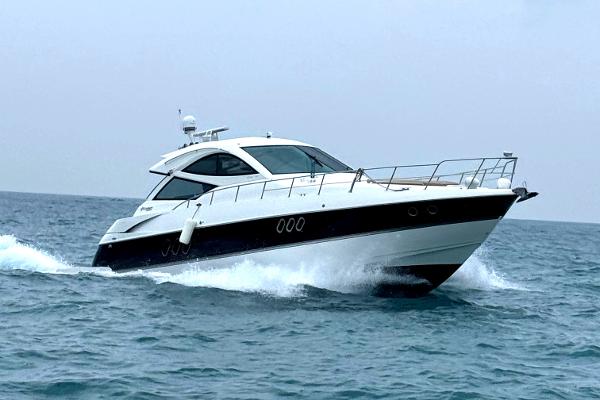 Cruisers Yachts 54 Sport Coupe 2014 Cruisers Yachts 54 Sport Coupe cruising on open water.