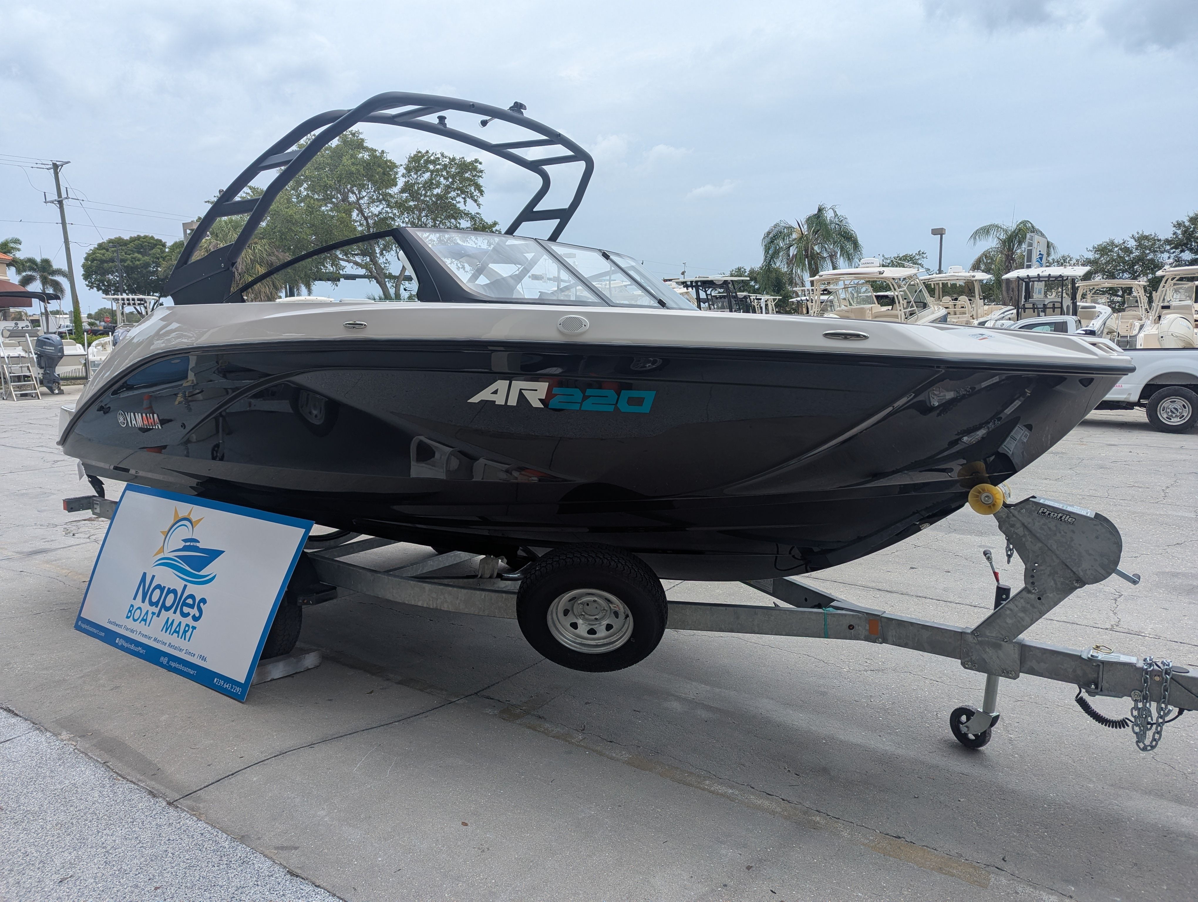 2025 Yamaha Boats AR220