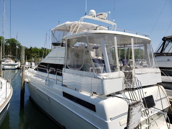 Silverton 41 Aft Cabin 1993 Silverton 41 Aft Cabin yacht docked in a marina under clear blue skies.