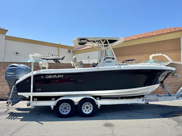 2020 Century 2600 Center Console