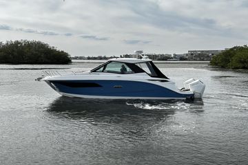 2025 Sea Ray Sundancer 320 Outboard