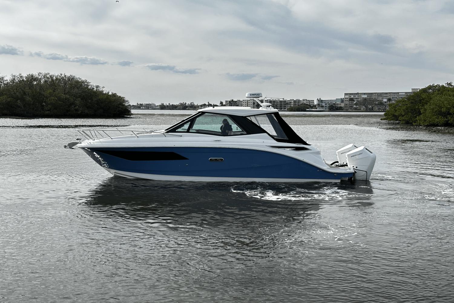 2025 Sea Ray Sundancer 320 Outboard