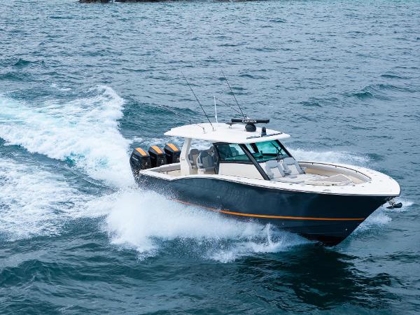 Scout 425 LXF 2023 Scout 425 LXF boat cruising on open water, showcasing sleek design and powerful engines.