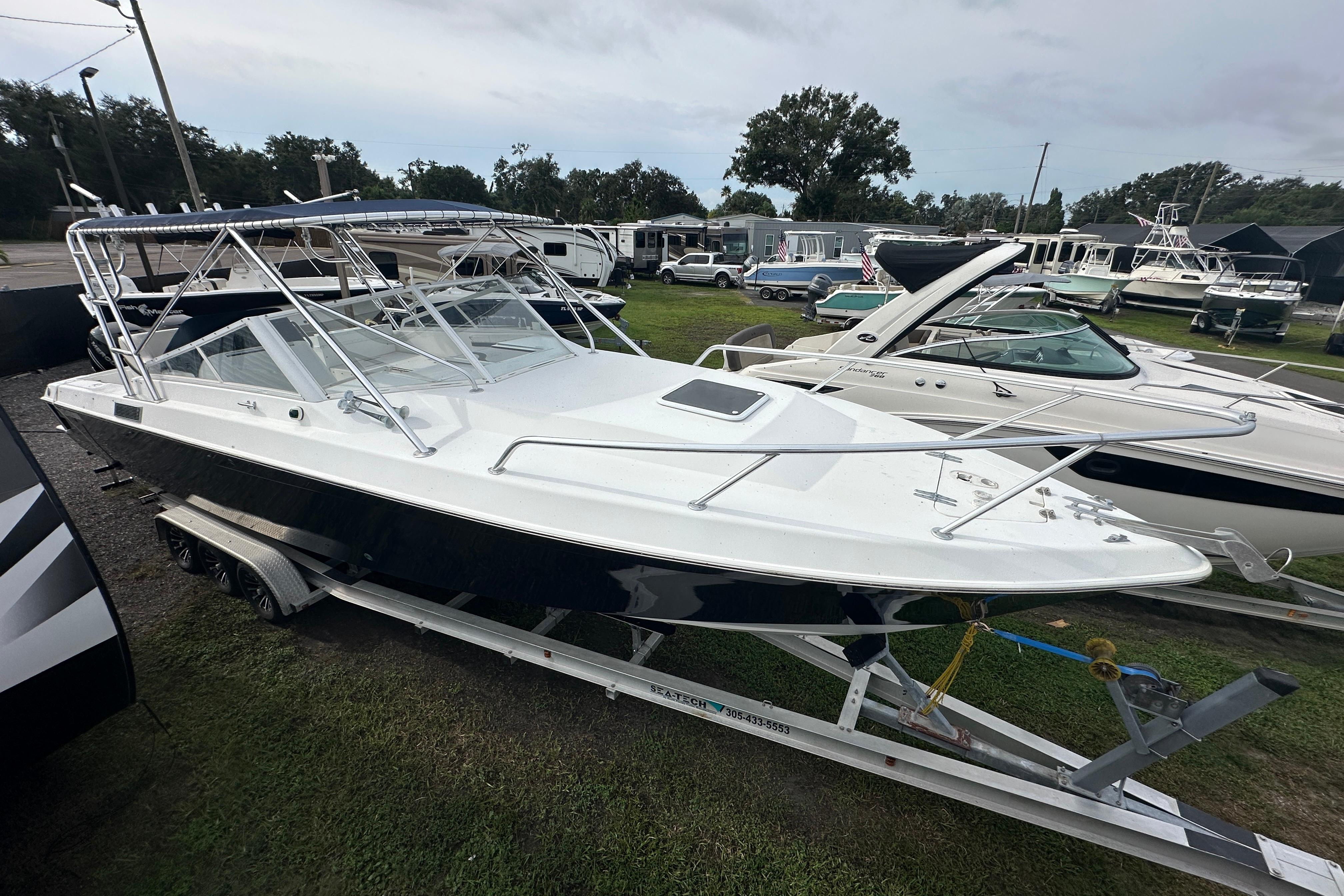 2001 Contender 35 Side Console