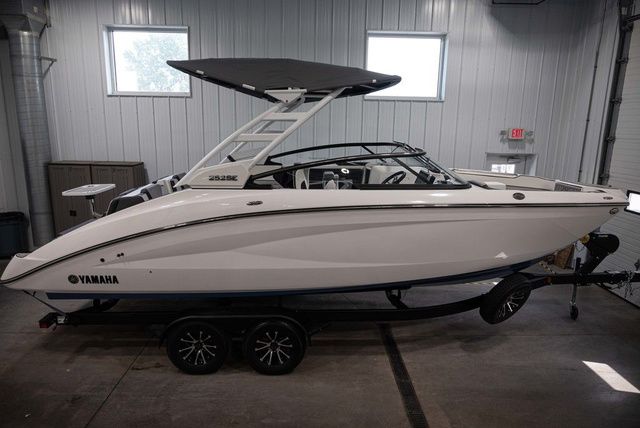 2023 Yamaha Boats 252SE