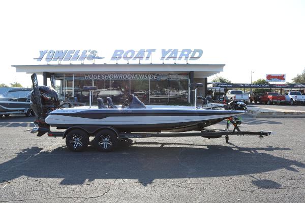 Skeeter ZXR 20 2025 Skeeter ZXR 20 boat at Yonell's Boat Yard showroom.