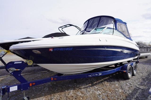 2011 Sea Ray 240 Sundeck