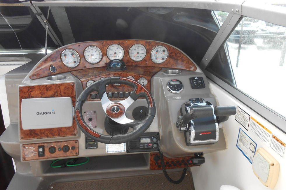 2005 Rinker Fiesta Vee 320