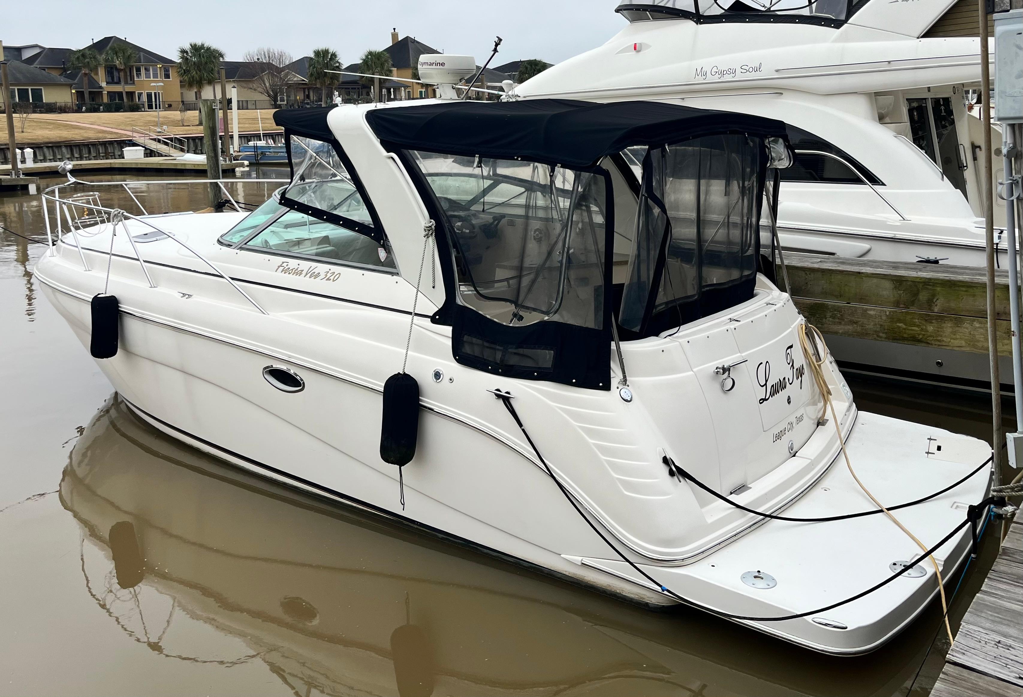 2005 Rinker Fiesta Vee 320
