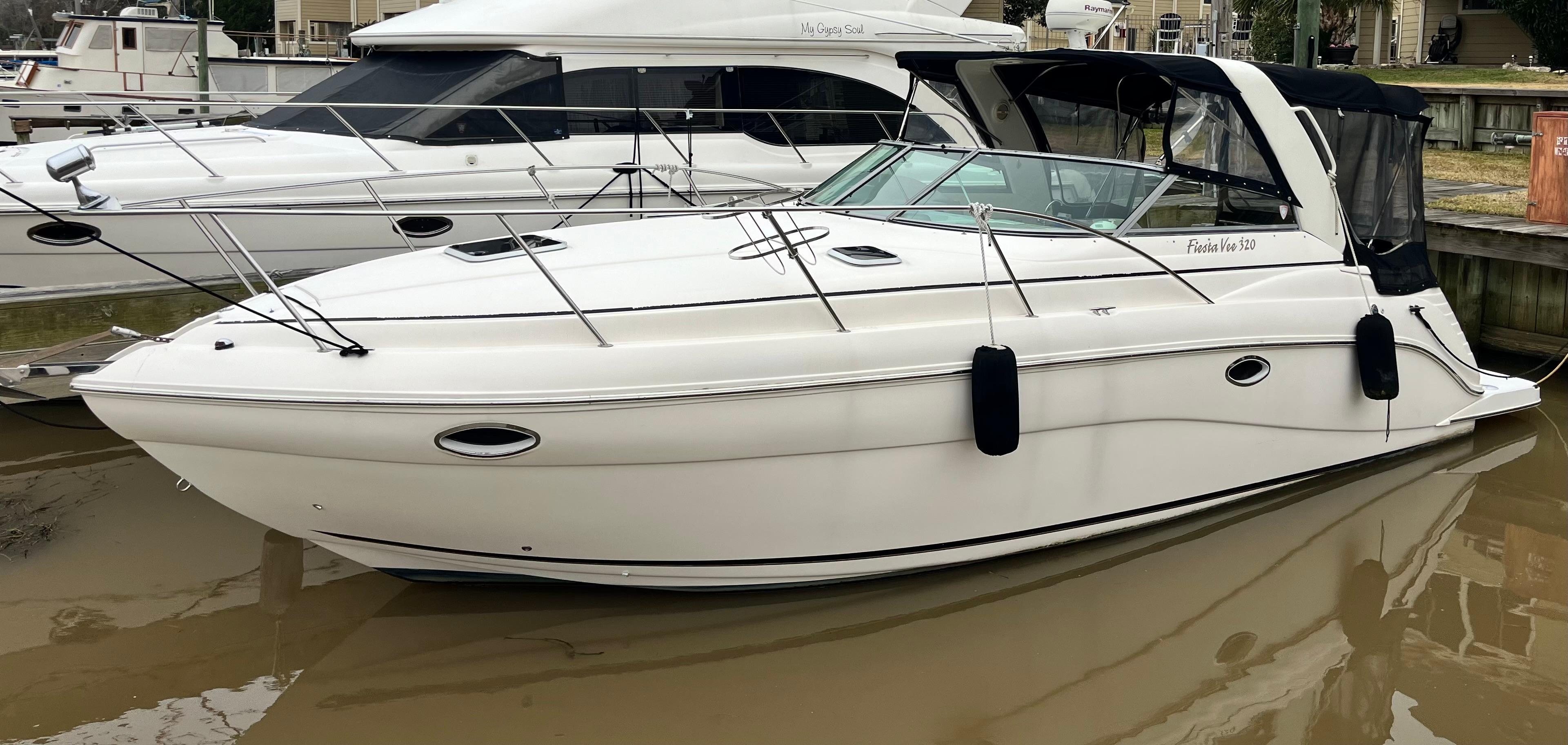 2005 Rinker Fiesta Vee 320