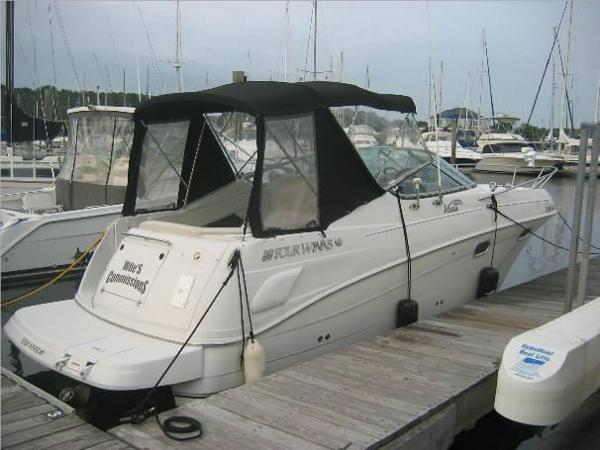 Four Winns 268 Vista 2003 Four Winns 268 Vista boat docked at marina with black canopy.