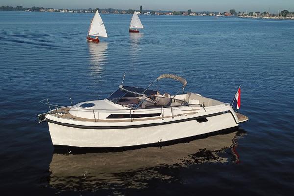 2025 Interboat Intender 950 Cabin
