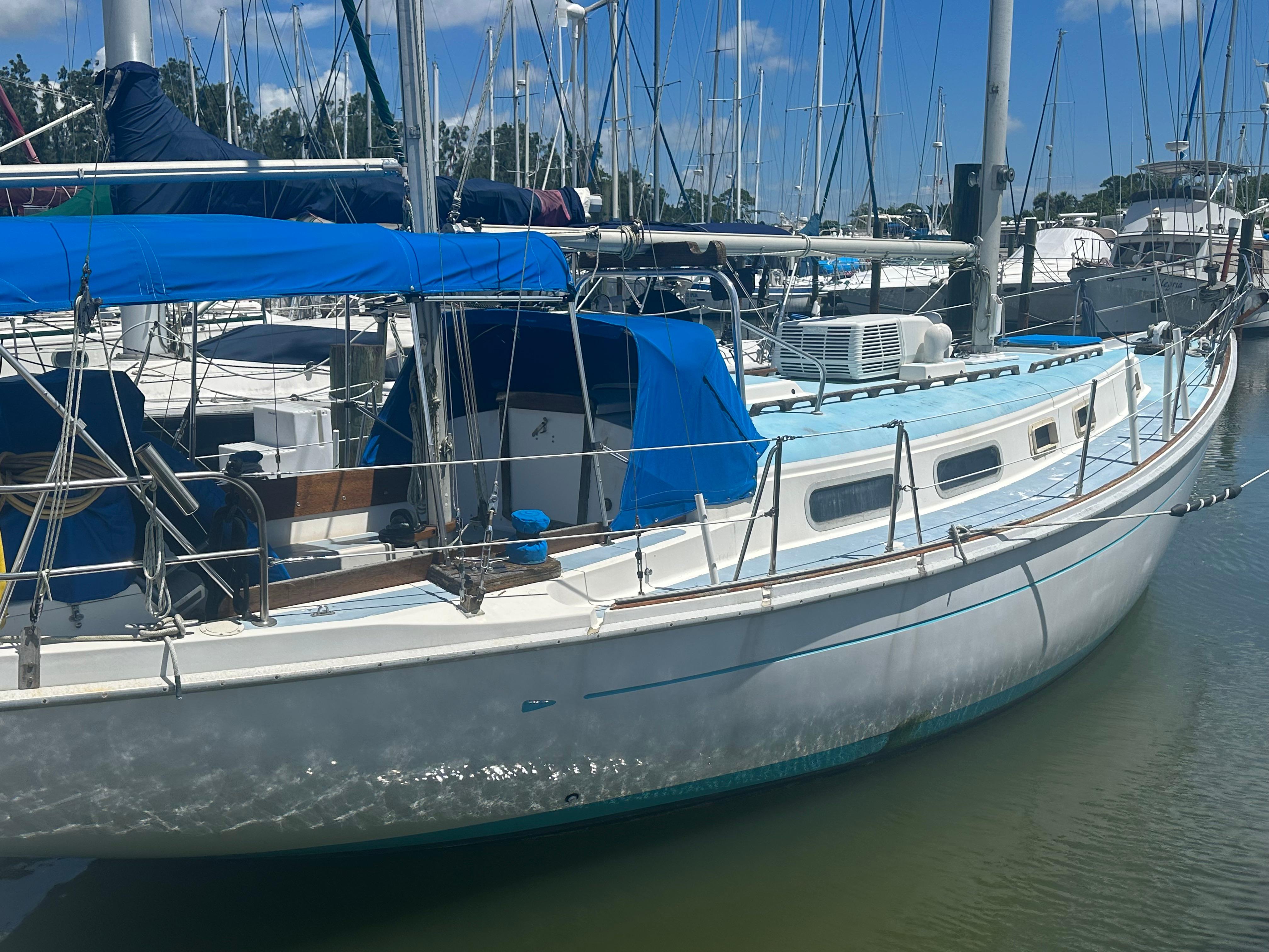 Allied Princess 1974 Allied Princess sailboat docked in marina, featuring blue covers and classic design.