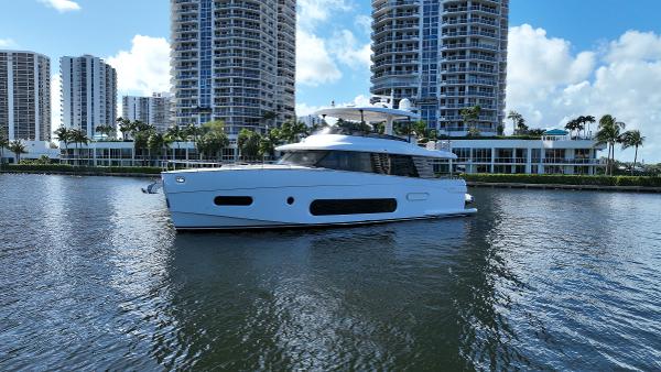 Azimut Magellano 66 Azimut Magellano 66 yacht cruising near modern high-rise buildings, 2022 model.