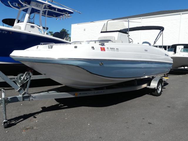 2020 Hurricane SunDeck Sport 211 OB