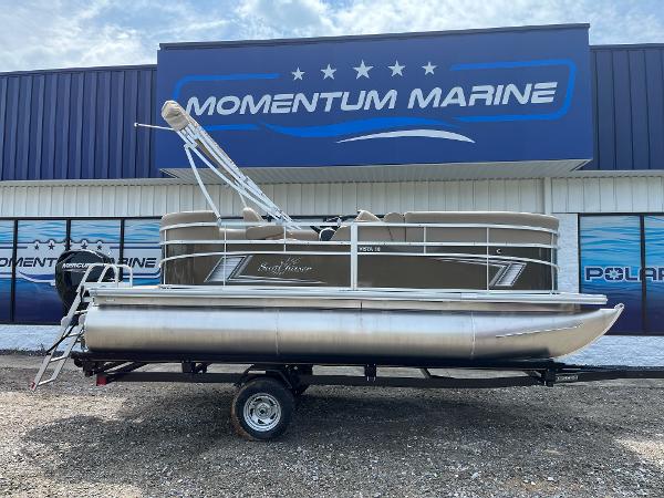 SunChaser Vista 18 LR 2023 SunChaser Vista 18 LR pontoon boat at Momentum Marine dealership.