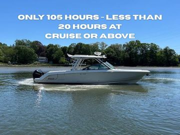 2021 Boston Whaler 320 Vantage