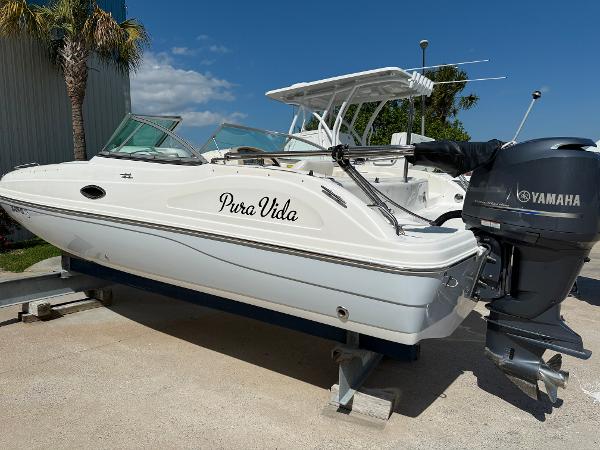 2012 Hurricane SunDeck 217 OB