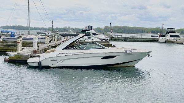 2014 Cruisers Sport Series 328 Bow Rider