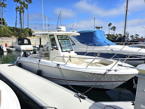 2016 Boston Whaler 250 Outrage