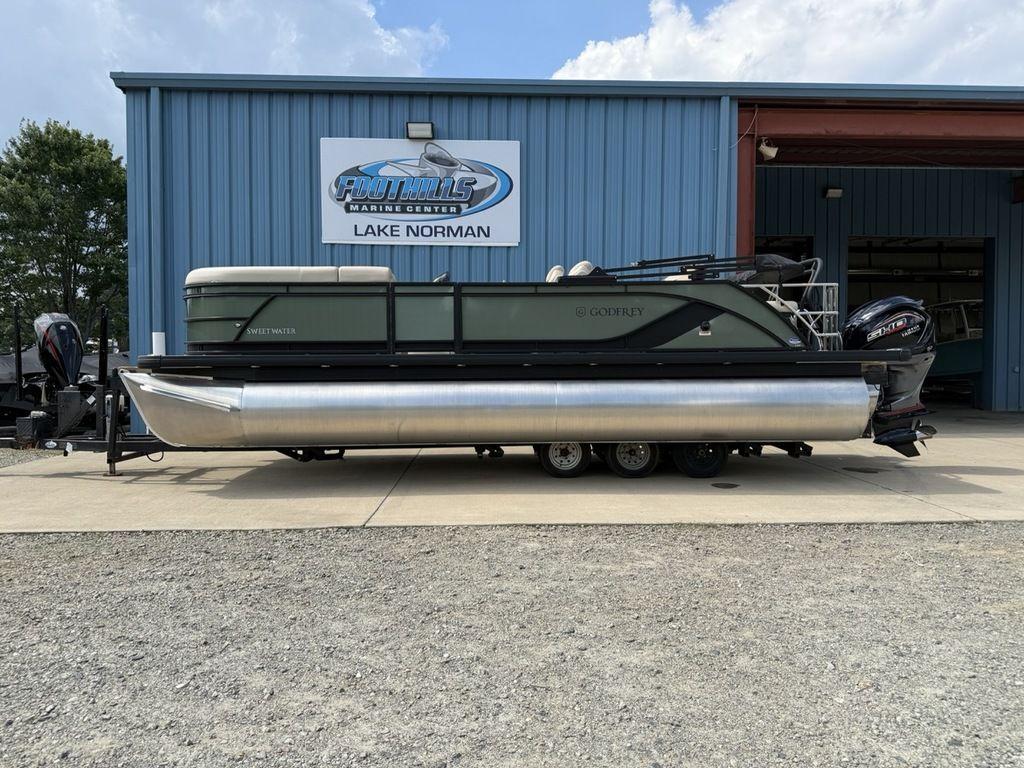 2025 Godfrey Sweetwater 2286 SFLC 27" iMPACT Center Tube Package
