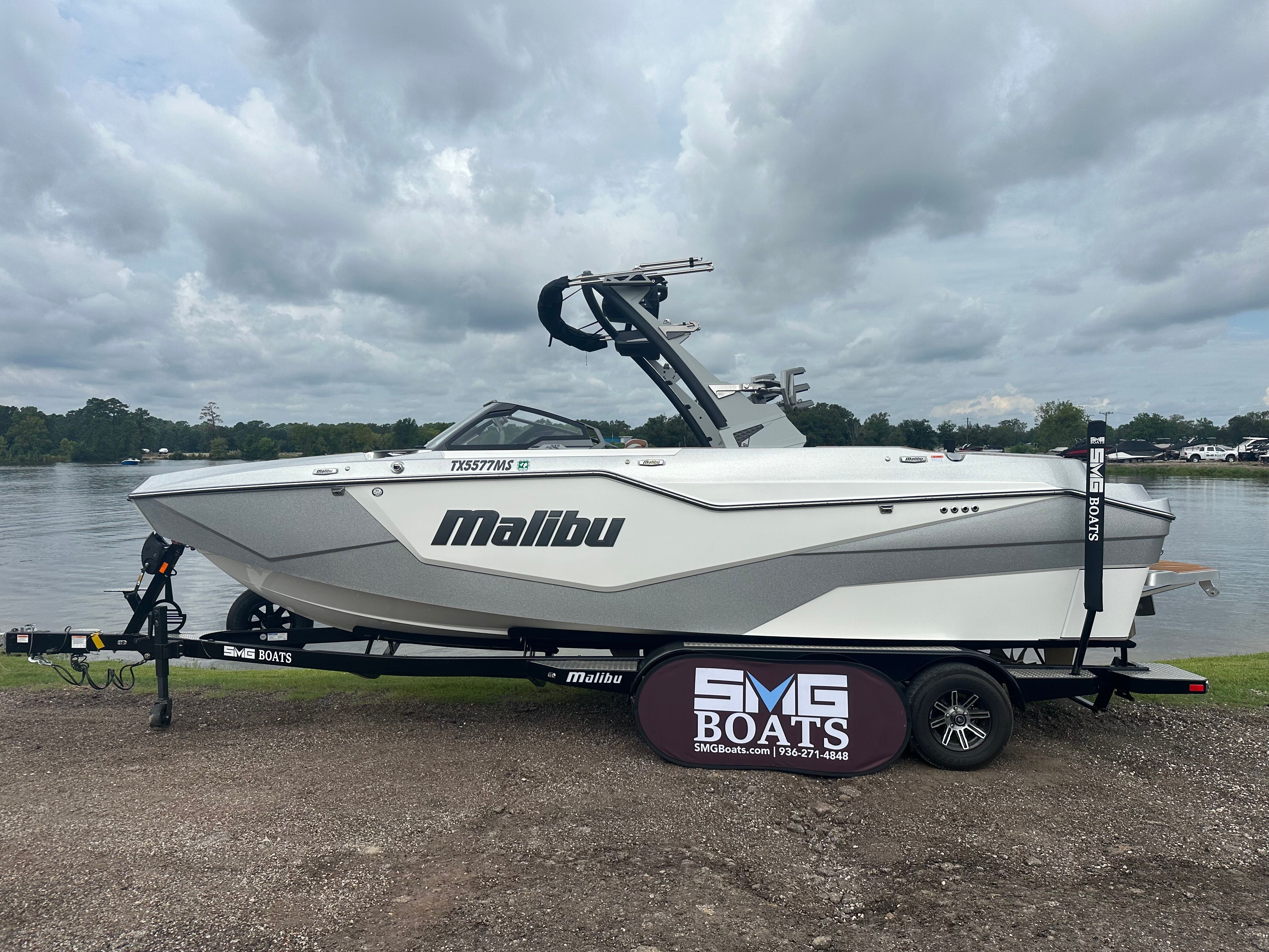 2025 Malibu Wakesetter M242