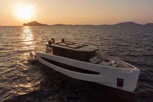 2025 Evo Yachts V8