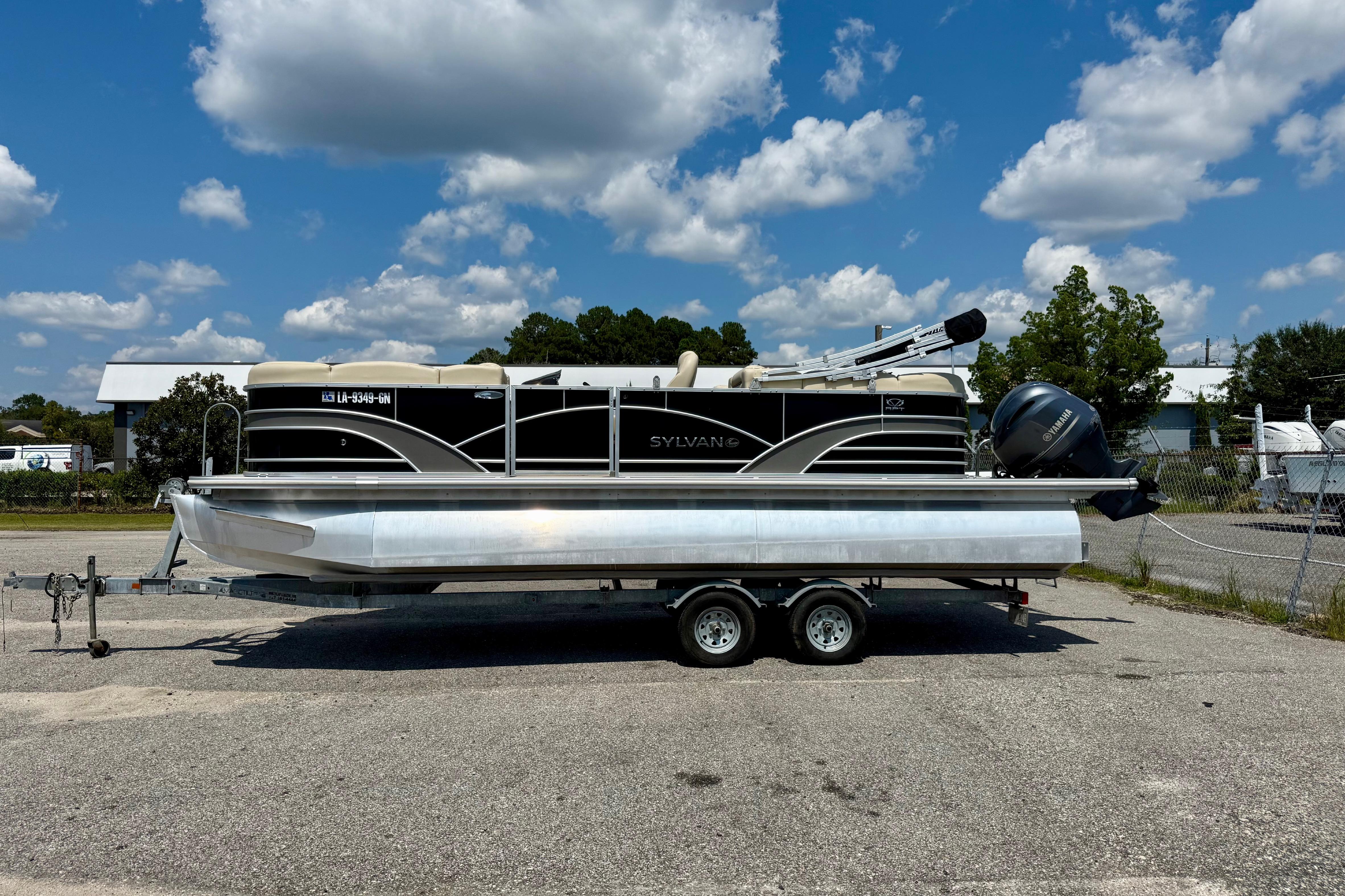 2018 Sylvan Mirage Cruise 8522 LZ