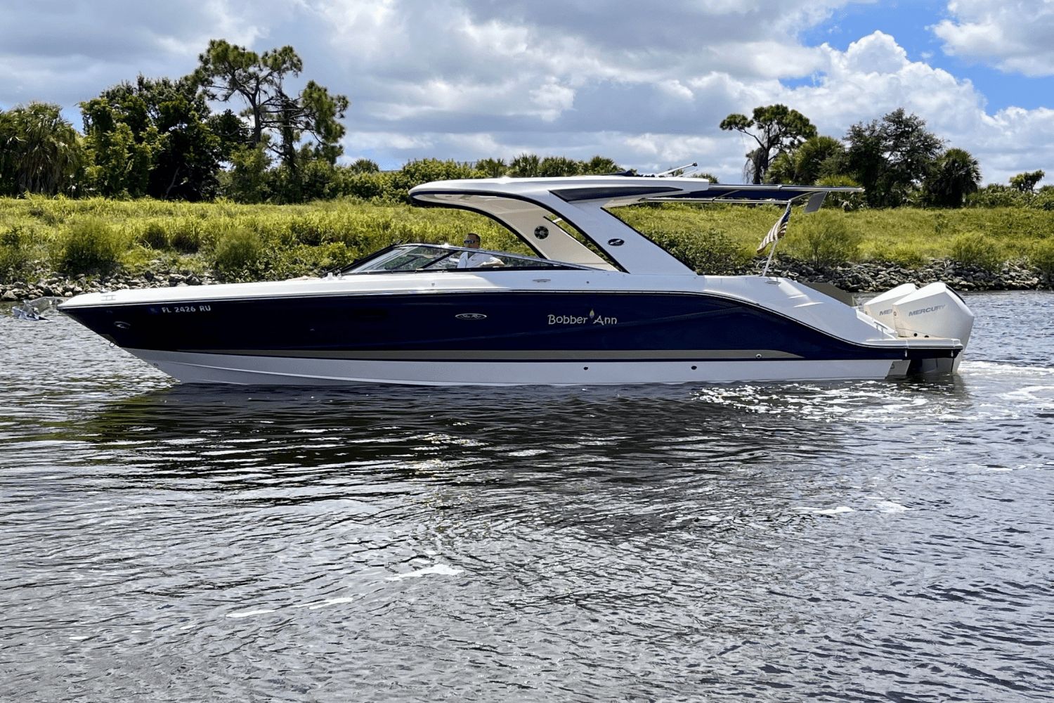 Sea Ray SLX 310 Outboard