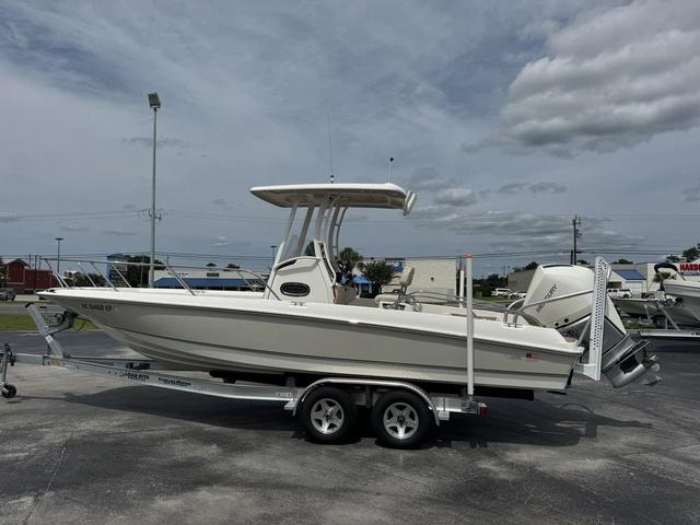 2020 Boston Whaler 240 Dauntless